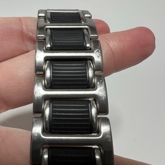 Invicta Mens Hypromax Model 29575 Stainless Steel Quartz Watch - Picture 6 of 7